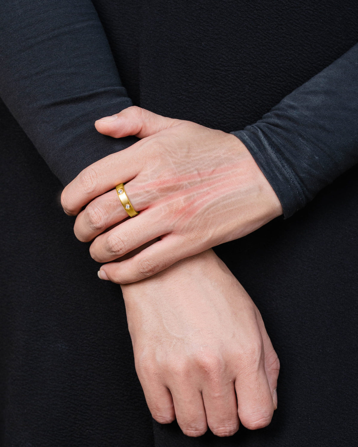 Crystal Magnetic Therapy Ring (Gold) - Target Finger and Knuckle Pain and Inflammation