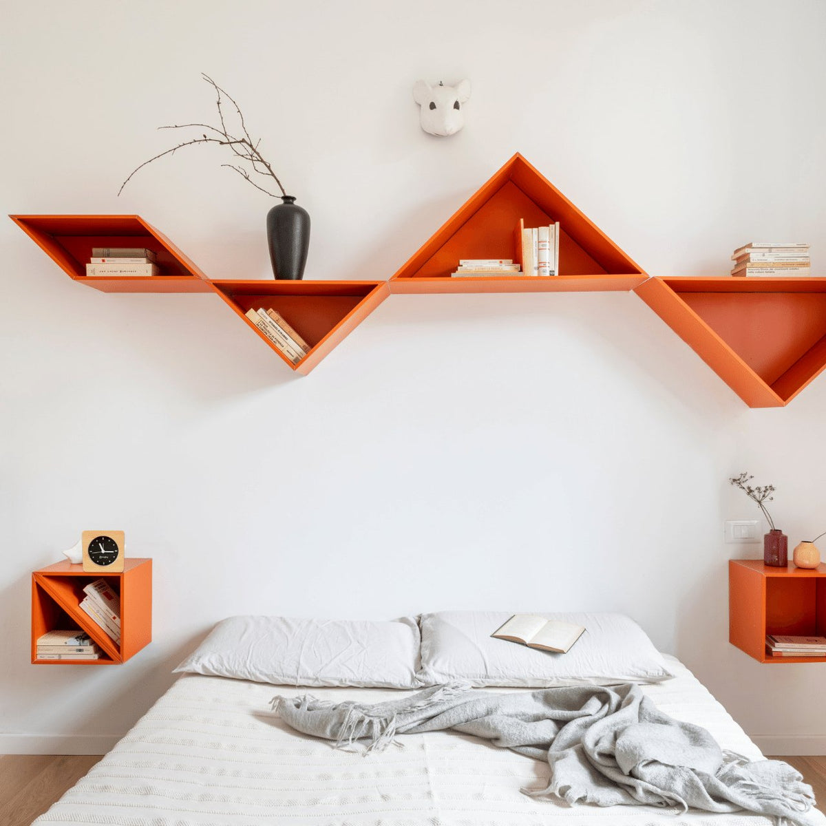 Bagby MINIMALIST - Silent Alarm Clock - Help you sleep better and wake up refreshed