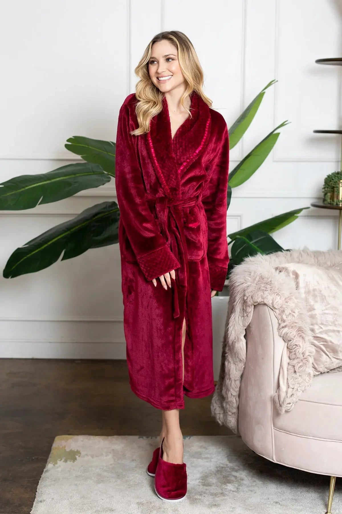 Women's Ultra Soft Plush Bathrobe - (Sizes S/M–2XL/3XL · Machine Washable)