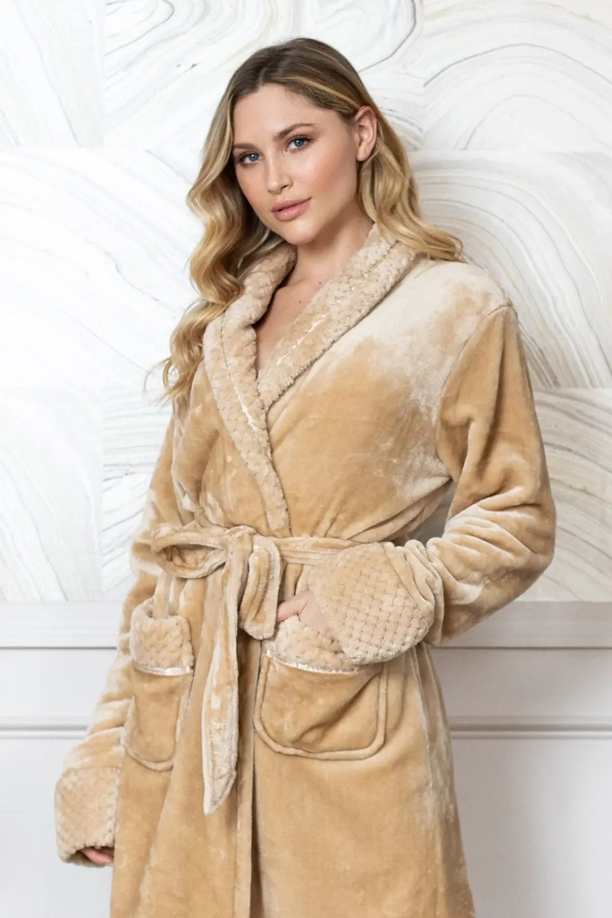 Women's Ultra Soft Plush Bathrobe - (Sizes S/M–2XL/3XL · Machine Washable)